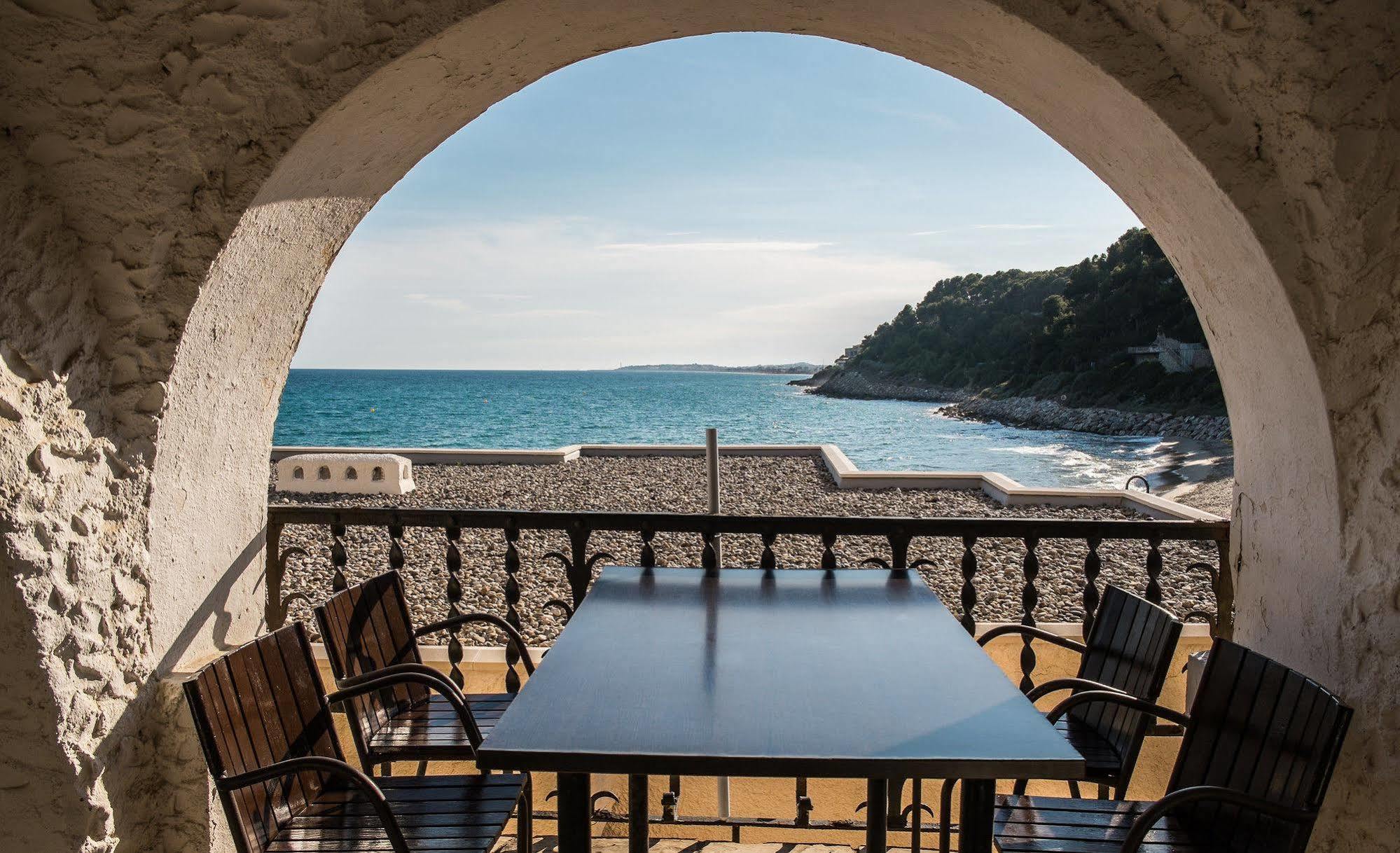 La Font Del Roc Hotell Coma-ruga Exteriör bild